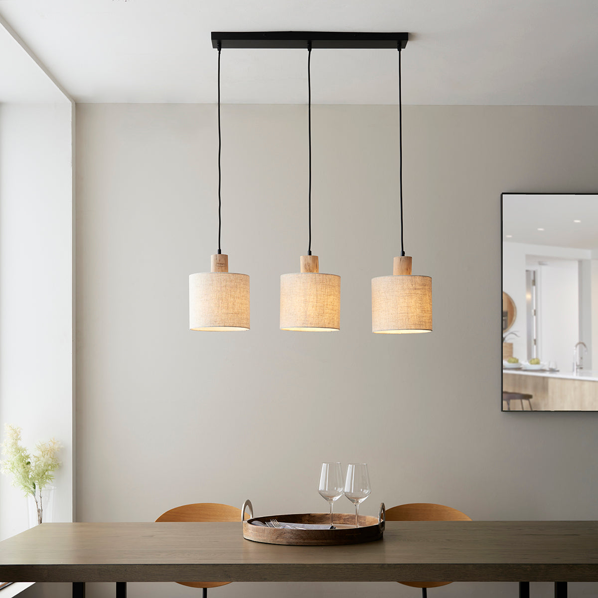 Natural eucalyptus wood, natural linen & matt black