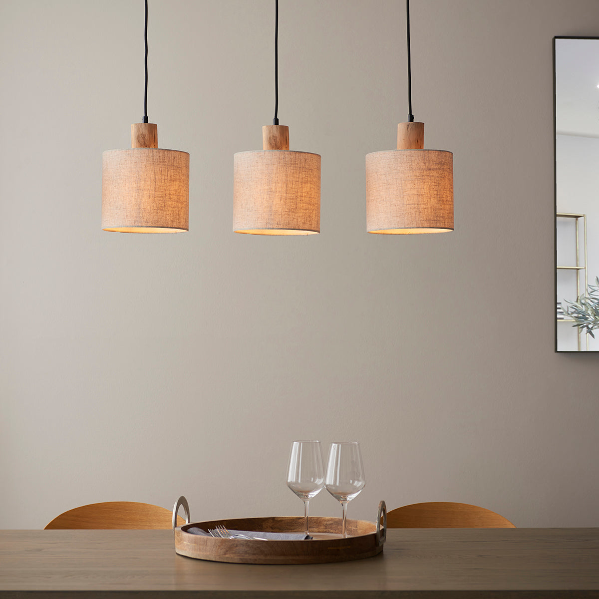 Natural eucalyptus wood, natural linen & matt black