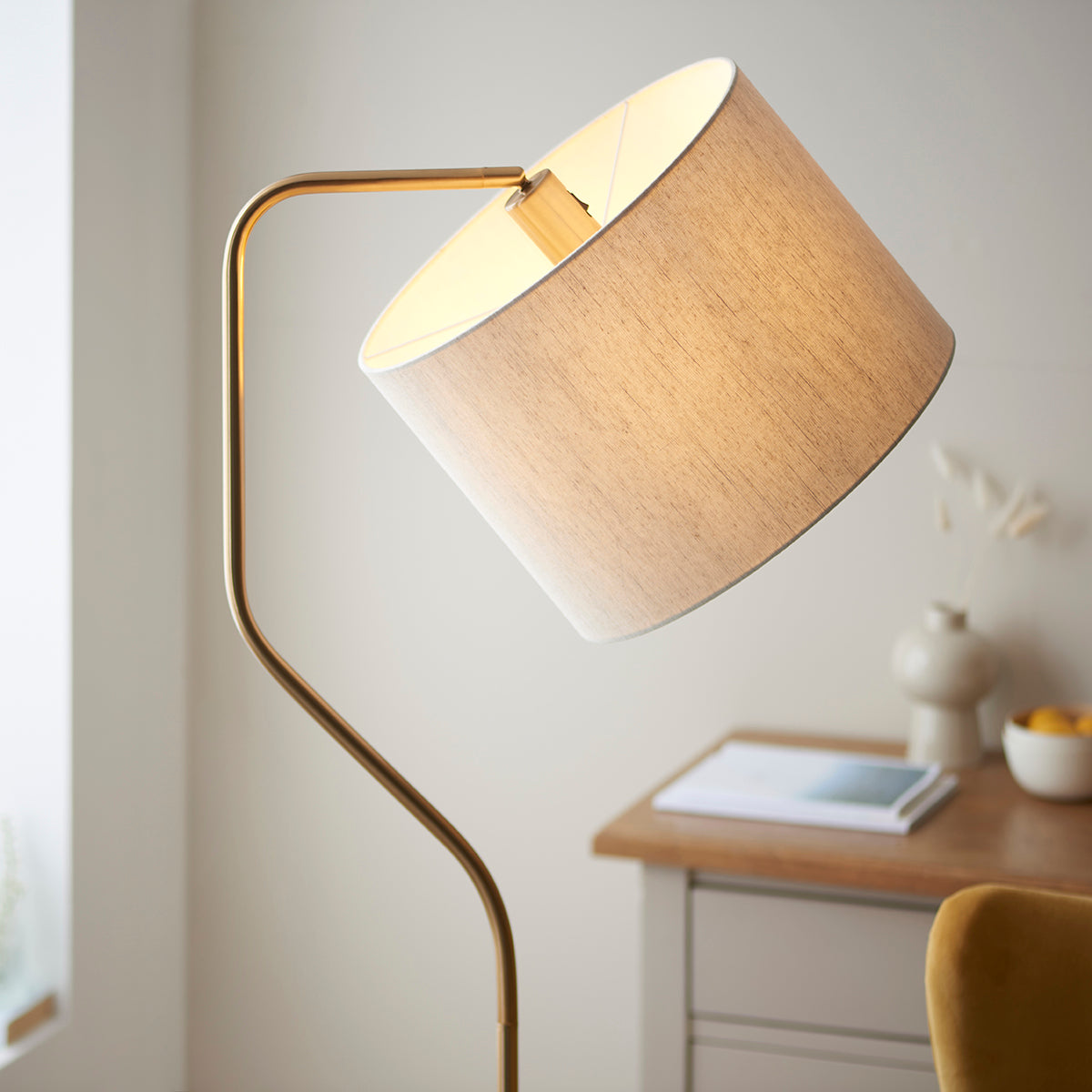 Br aged brass plate & natural linen mix fabric