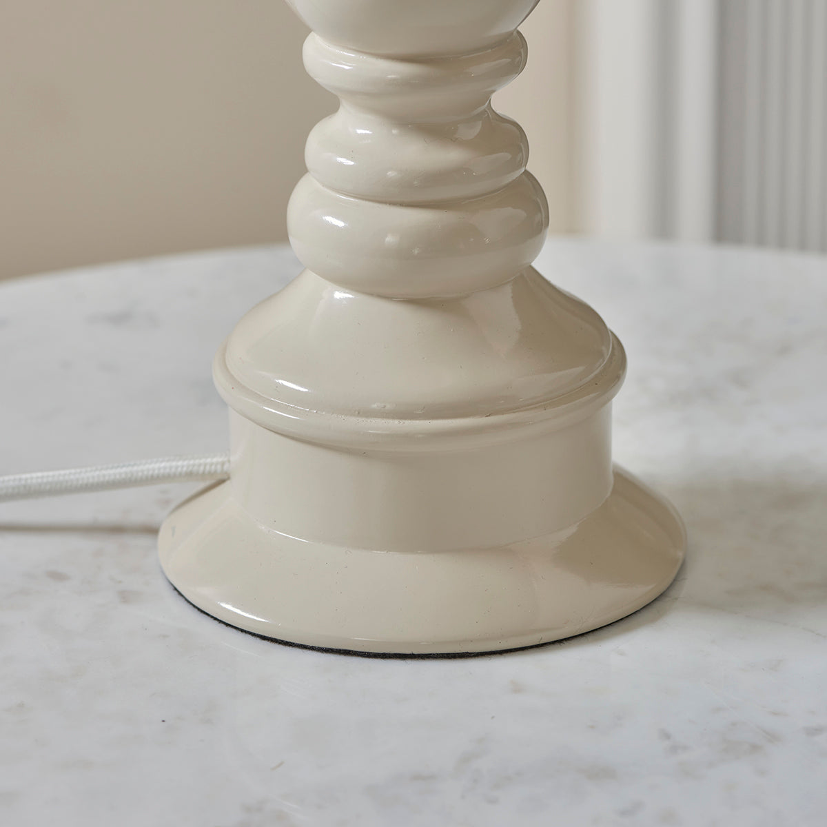 Almond white & warm brass plate