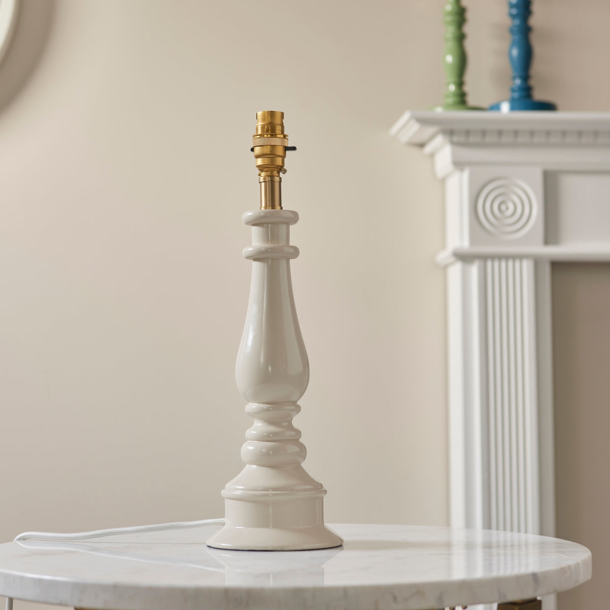 Almond white & warm brass plate