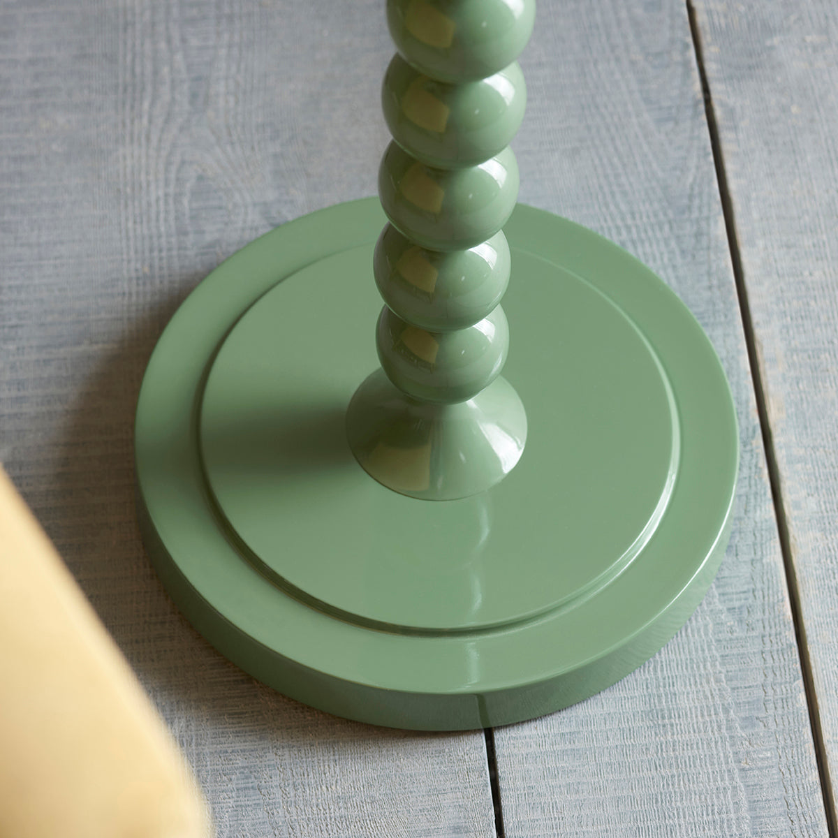 Gloss Cotswold green paint