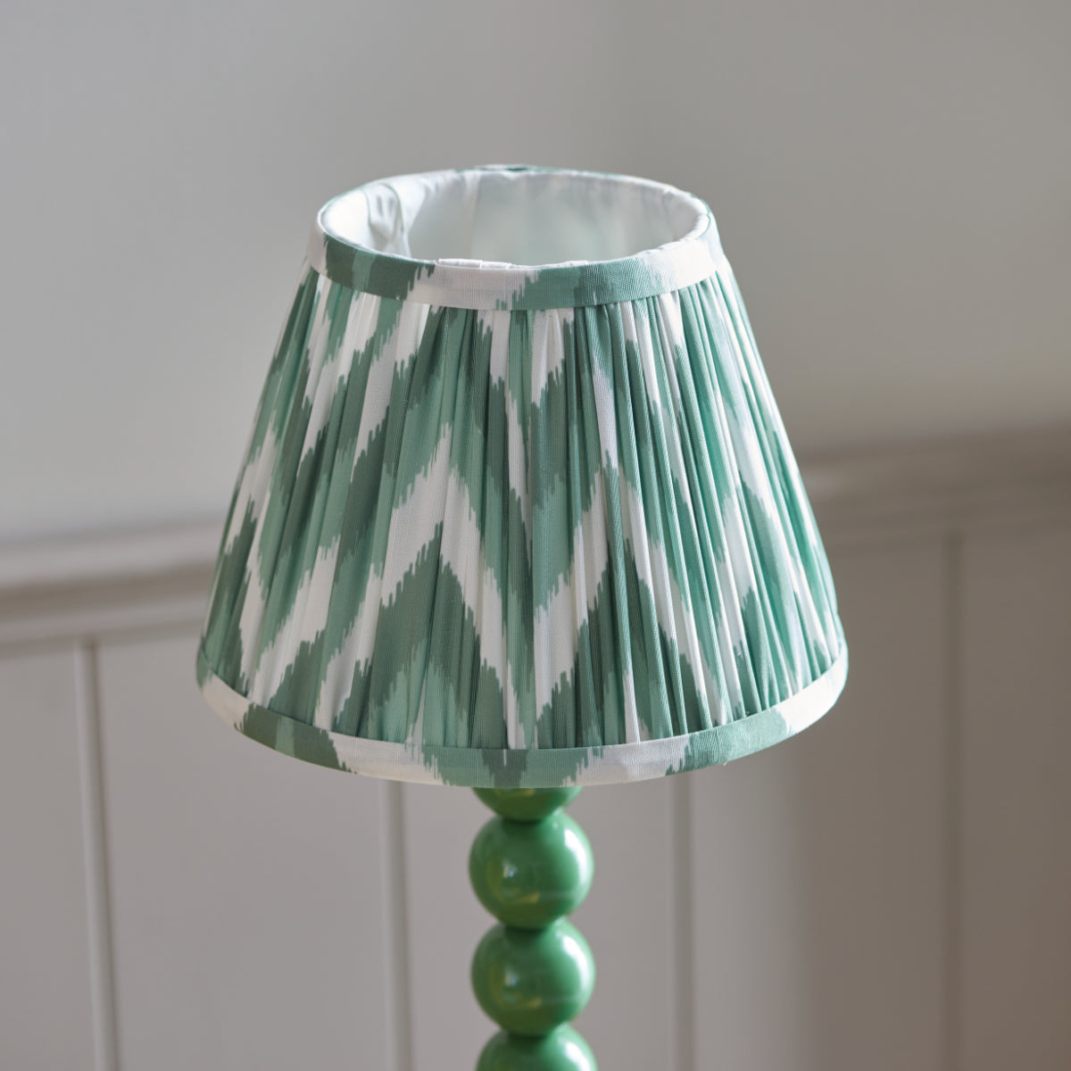 Cotswold Green Fabric & Gloss Almond White Paint