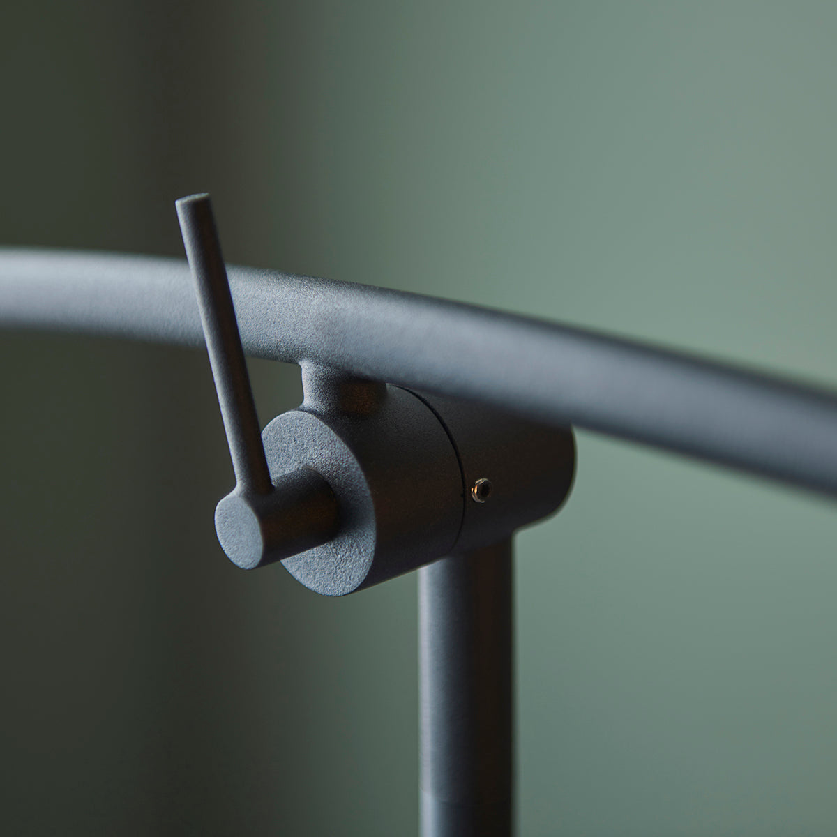 See-saw Floor Lamp in Black and Opal
