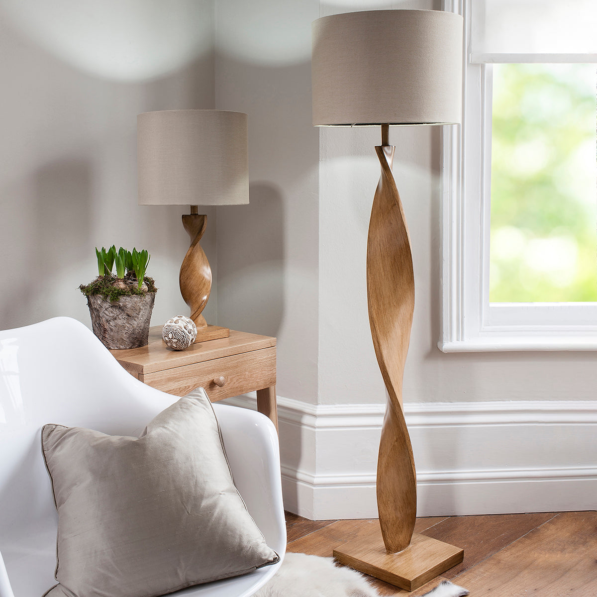 Twisted Floor Lamp in Oak